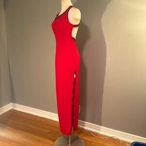 Chic Red Sleeveless Gown
